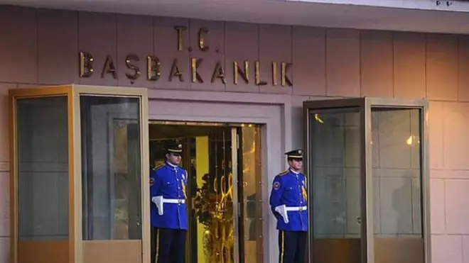 Haklarında gözaltı kararı verileblerden altısı Başbakanlık veya Başbakanlığa bağlı kuruluşlarda çalışıyor