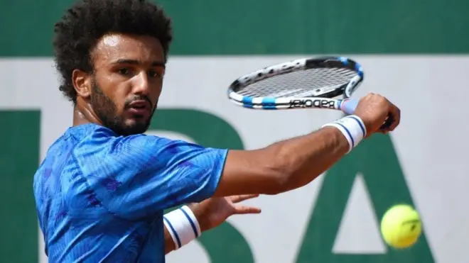 Insiden tersebut terjadi setelah Hamou kalah dari Pablo Cuevas dari Uruguay dalam ajang Prancis Terbuka.