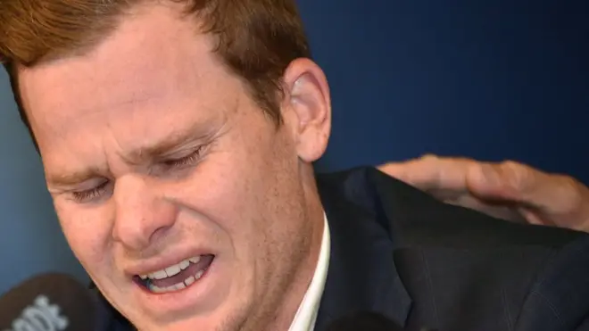 اپنی پریس کانفرنس کے دوران سٹیو سمتھ خود پر ضبط نہیں رکھ سکے اور رو پڑے۔