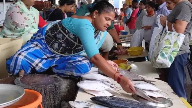 मछली बेचने वाली एक महिला