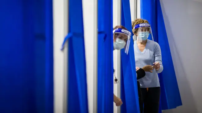Staff are seen inside the Melbourne Exhibition Centre COVID-19 Vaccination Centre on 28 May 2021 in Melbourne, Australia