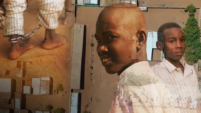 BBC的調查發現，在蘇丹眾多的伊斯蘭學校內，存在系統性虐待兒童的情況。18個月來，記者哈姆達尼在蘇丹全國的23所學校臥底拍攝，他發現年齡最低僅五歲的男孩被宗教人士戴上鎖鏈和鐐銬，甚至被殘酷毆打。