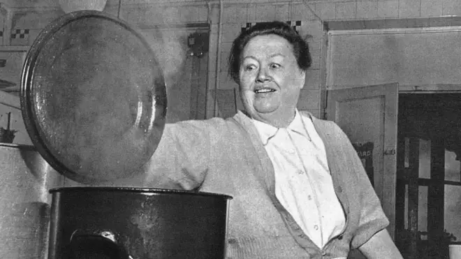 Brazier adquirió sus primeras destrezas culinarias cuando trabajaba como empleada doméstica en una mansión de Lyon.