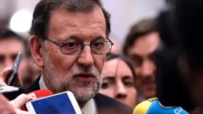 Mariano Rajoy es reelegido presidente del Gobierno español pese a que su partido (PP) no obtuvo la mayoría en las elecciones de diciembre y junio.