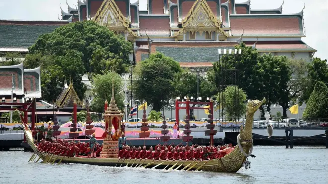 ภาพเรือพระที่นั่งสุพรรณหงส์ ถ่ายในสมัย ร.10
