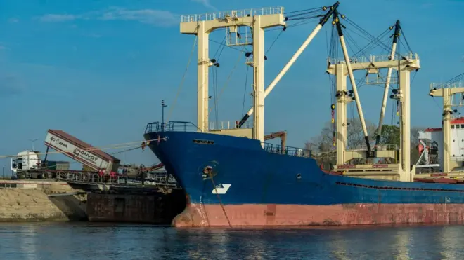 загрузка зерна на корабль