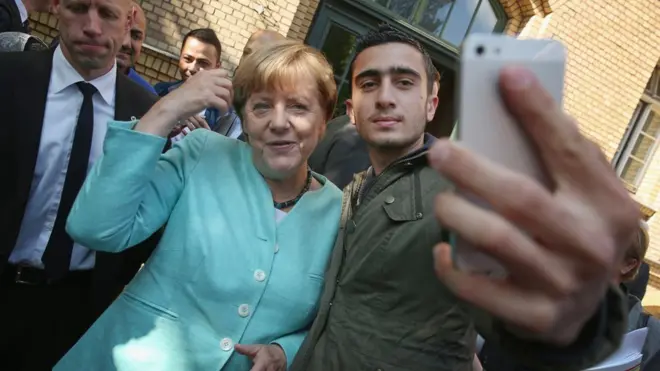 Канцлер Германии отказалась отменить политику открытых дверей после нападений на местных жителей