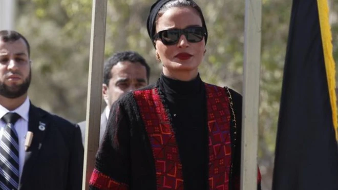 افغان ښځو اغلې ناصر ته لیکلي چې ټوله نړۍ له کورونا وېروس سره پر مبارزه بوخته ده خو افغانان پر دې وبا سربېره له جګړې سره هم مخ دي او ځورېږي.