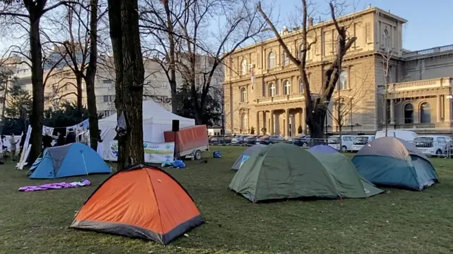 Kampovanje ispred predsedništva