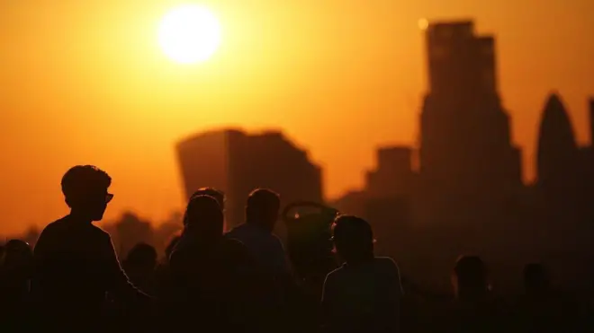 전문가들은 높아진 기온이 식량 및 금융위기, 분쟁, 질병 등의 재난으로 이어져 복합적이고 연쇄적인 영향을 일으킬 수 있다고 경고했다