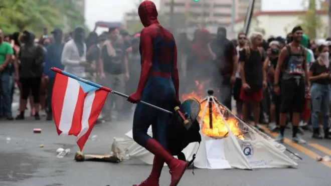 El 1º de Mayo se vivió con protestas contra las medidas de austeridad del gobernador.