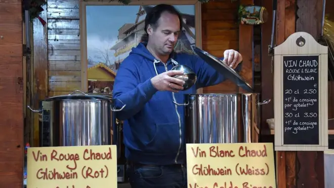 آمن أبقراط بأن "النبيذ مادة مناسبة للبشرية، سواء للسليم من الناس أو العليل"