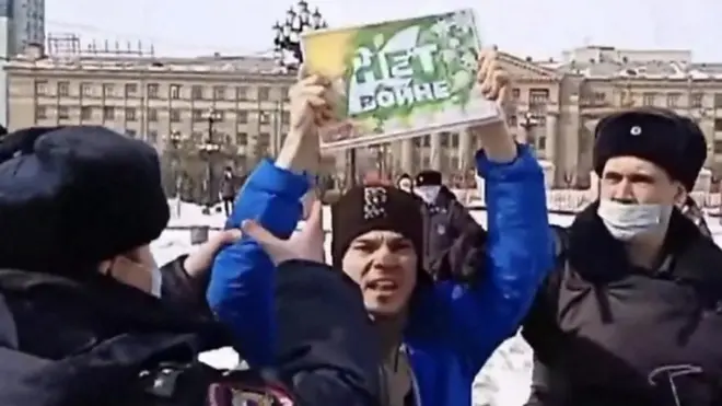 "حتى الروس يشعرون بالخزي من ارتباطهم بروسيا"