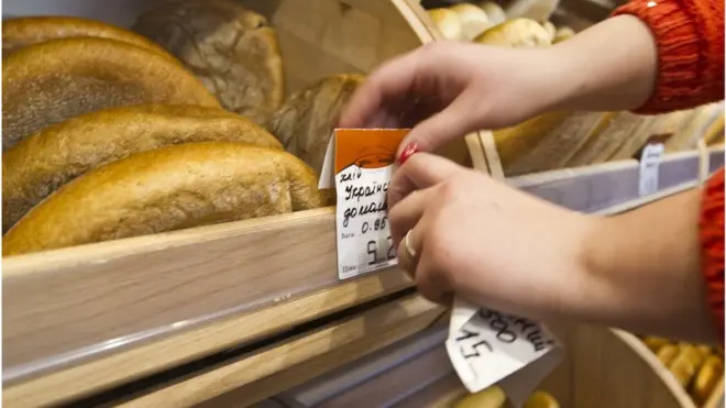 Через півроку після підвищення "мінімалки" уряд вирішив скасувати регулювання цін на "соціальні" харчі