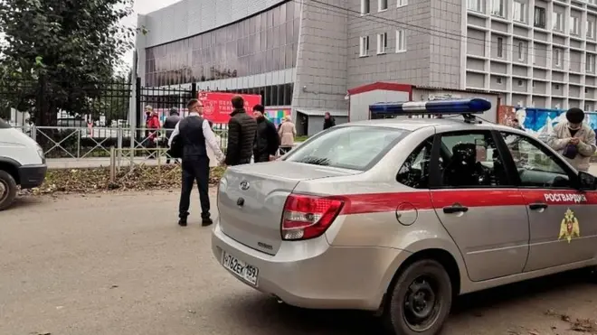 Di gunman waka go Perm University campus on Monday morning and start to dey shoot