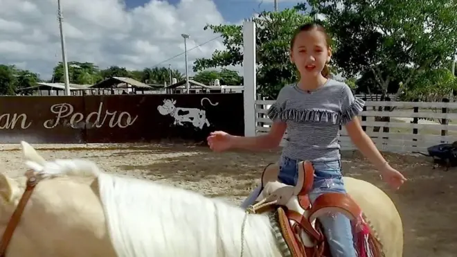 เยซีบนหลังม้า