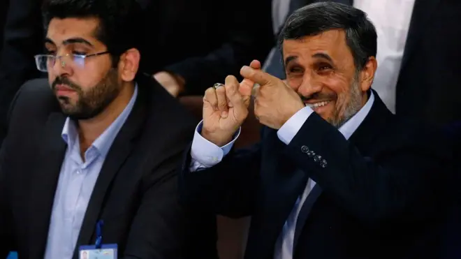 Bw Ahmadinejad amewaambia waandishi habari kuwa hilo lilikuwa "tu ushauri"