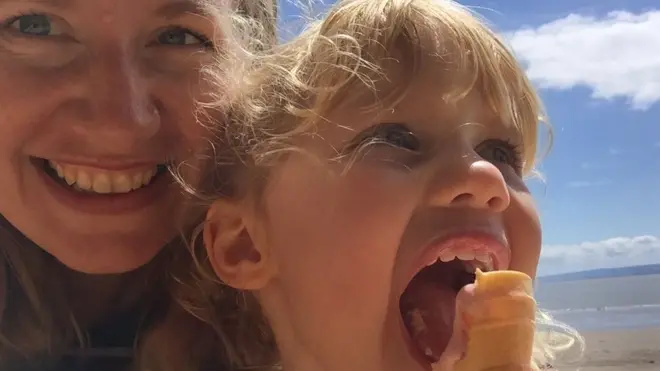 سارة ريز فصلت من عملها أثناء إجازة الأمومة