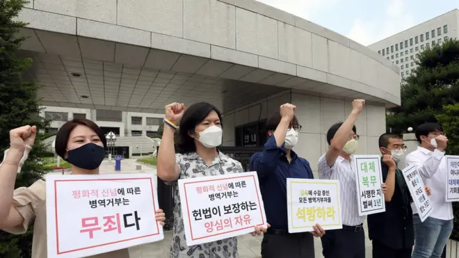 24일 '비폭력 신념 병력거부'가 처음으로 인정됐다