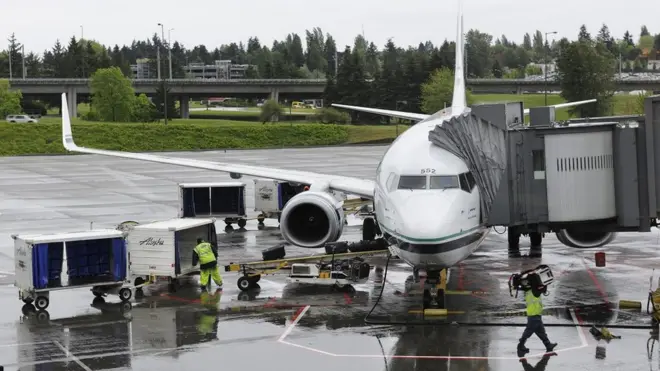 Kebanyakan penumpang gelap bersembunyi di kolong pesawat.