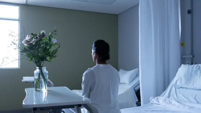 Muchos pacientes de coronavirus en Italia y España fallecieron sin poder despedirse de sus familiares.