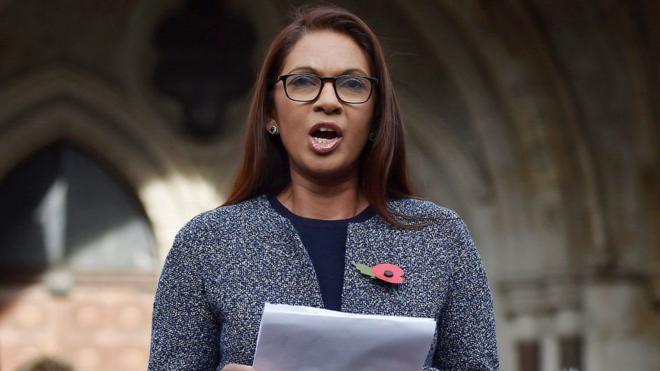 Gina Miller discursando