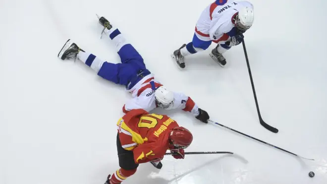 3月24日，在台北市小巨蛋體育館舉行的"2017 IIHF U18世界冰球錦標賽"，新華社社報道稱中國勝中國台北。