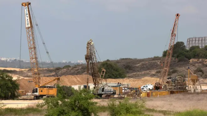 Вдоль границы с сектором Газа началось новое масштабное строительство