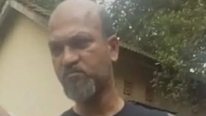 प्रकाश सावंत देसाई बस के गिरने से पहले ही एक पेड़ की टहनी पर पहुंच गए, जिससे उनकी जान बच गई.