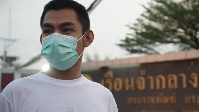 ปติวัฒน์ สาหร่ายแย้ม หรือหมอลำแบงค์ ได้รับการปล่อยตัวชั่วคราวจากเรือนจำพิเศษกรุงเทพมหานครช่วงเย็นวันนี้ (9 เม.ย.)