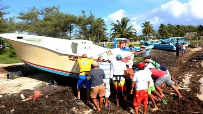 La península de Yucatán se prepara para recibir al huracán Delta.