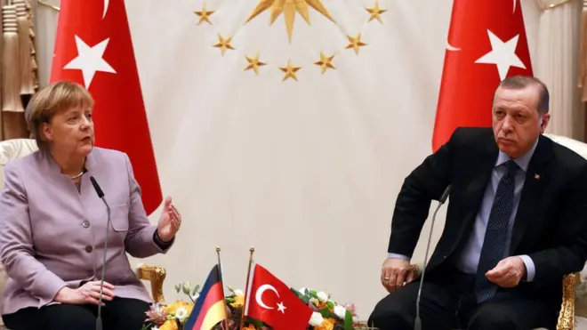 Bagi Merkel ini adalah lawatannya yang pertama ke Turki sejak kudeta militer yang gagal pada Juli 2016.