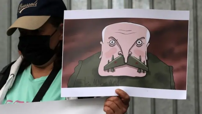 Пикет с карикатурой на лукашенко
