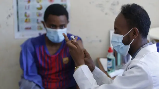 Barataa ganna 12 Finfinneetti talaallii Koronaa 'Pfizer' jedhamu fudhachaa jiru