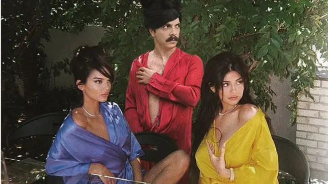 Dis na one of im work, Kirby Jenner with im "sisters", Kendal and Kylie Jenner