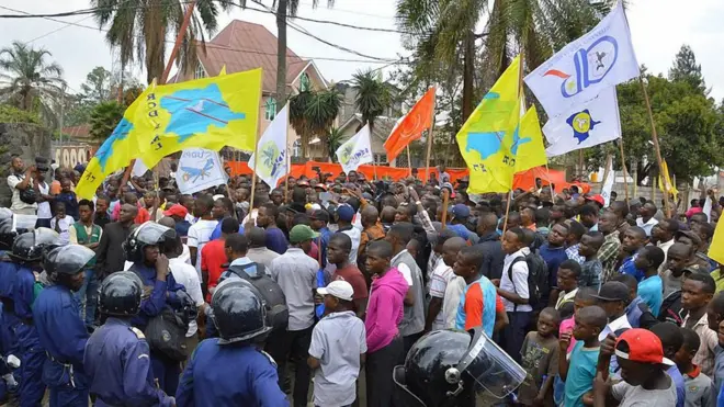 Cette annonce survient au moment où le pouvoir a pris une mesure d'interdiction des rassemblements.