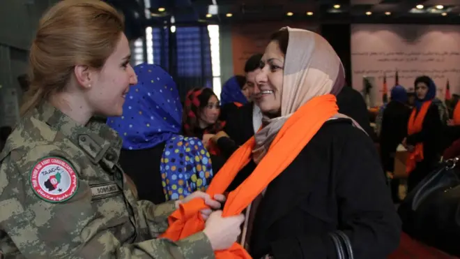 Носить головной убор разрешили пока только офицерам