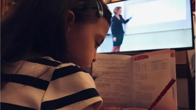 Праћење наставе од куће у Србији је кренуло 17. марта