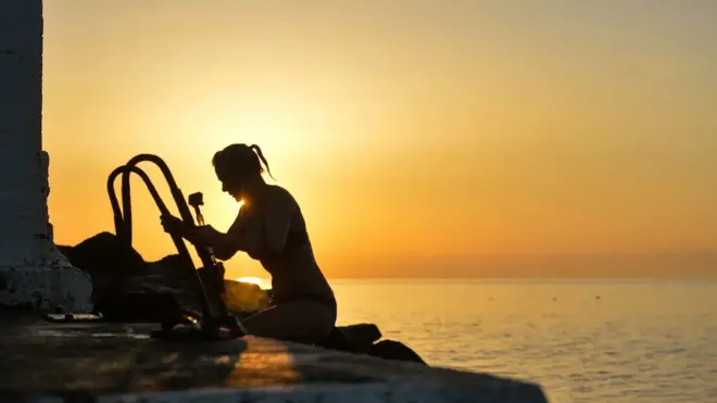 لماذا لا يشعر البعض بالبرد مقارنة بالآخرين؟