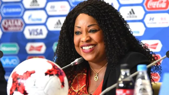 Selon le magazine américain, Mme Samoura est de fait le numéro 2 du football mondial, derrière le président de la Fifa, Gianni Infantino.