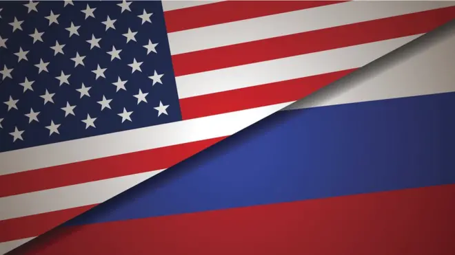 флаги США и России