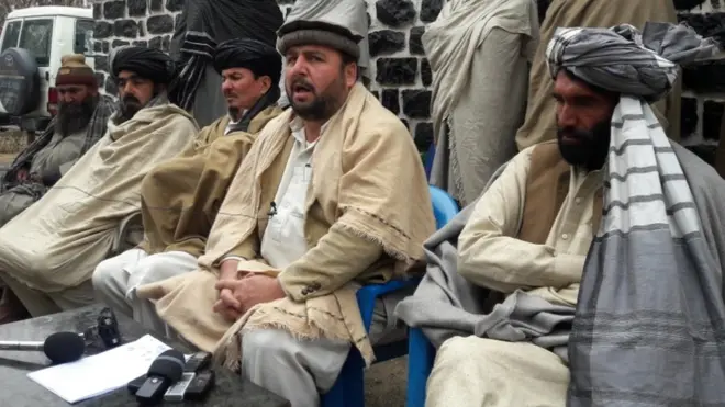 د کډوالو استازي وايي، وزیرستان ته د ورتګ پروړاندې یې تر ټولو لوی خنډ د کورنیو او د ژوند د تېرولو پر توکو د پاکستاني حکومت لخوا بندیز دی