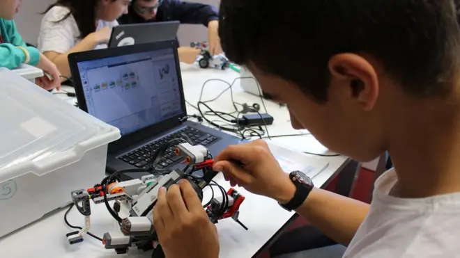 Los últimos gobiernos vascos han invertido en educación científica e investigación y desarrollo.