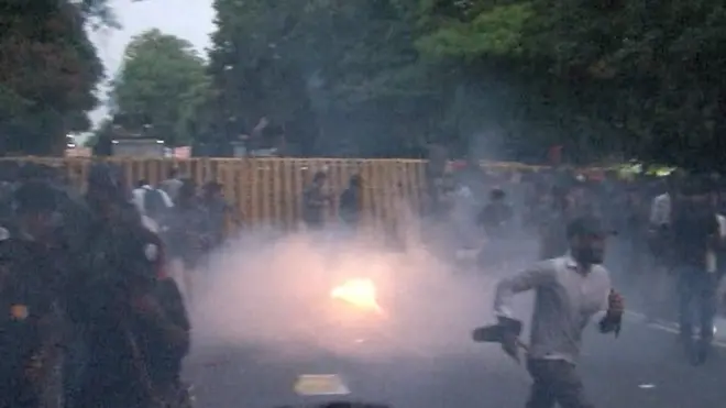 පොලිසියෙන් කඳුළු ගෑස් ප්‍රහාරයක්