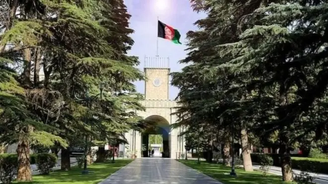 له ارګ نه په خپره شوې خبرپاڼه کې ویل شوي، چې د دغه وزارت دنده به د پوځ او پولیسو د لوړپوړو افسرانو ګومارنه او ترفیع چارو کې ولسمشر ته مشوره ورکول وي