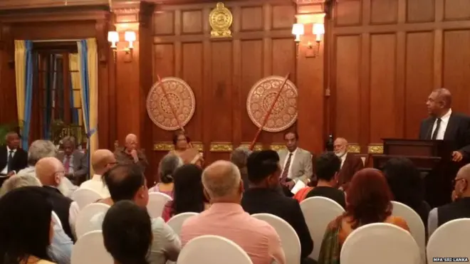 උත්සව සභාව අමතන විදේශ අමාත්‍ය මංගල සමරවීර