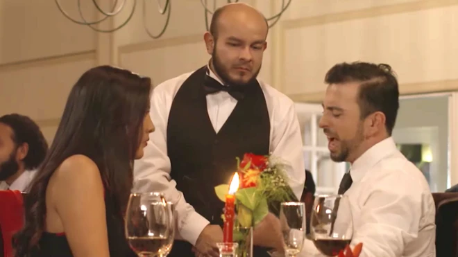 En uno de los avisos se apela al humor para hablar de problemáticas del país.