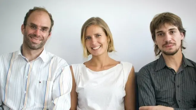 مؤسسو شركة "إس- بيومديك" (من اليمين إلى اليسار) مارك غويل، فيرونيكا أودوفا، وبيرنهارد باتزول