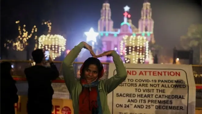 भारतको राजधानी दिल्लीमा सोमबार रातिबाट कर्फ्यु लगाउन लागिएको हो