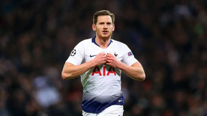 Jan Vertonghen wa Tottenham akishangilia goli la pili kwa timu yake